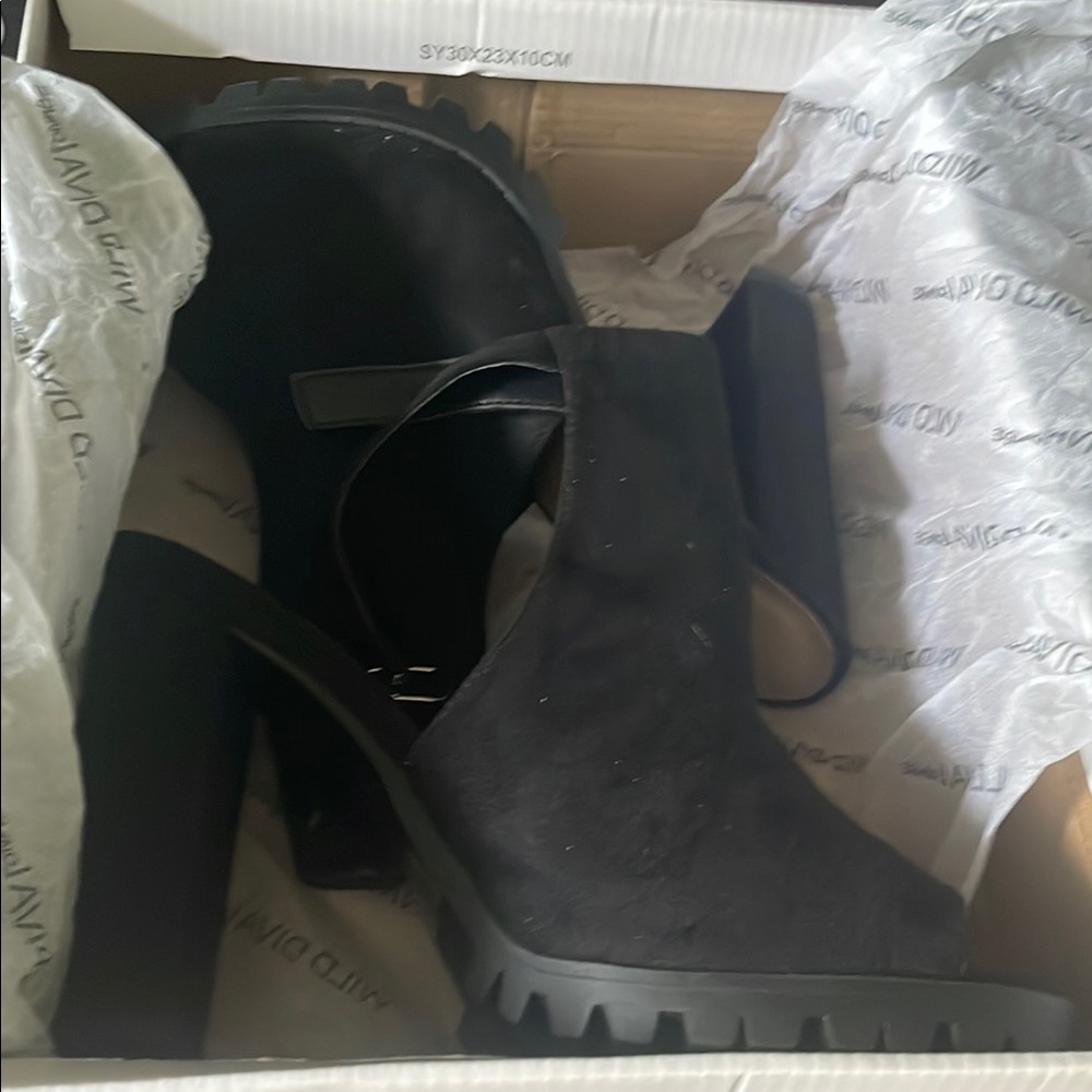 DIVA Lounge Black Platform Heels